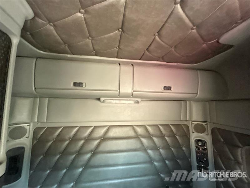 Freightliner SD122 6x4 T/A Sleeper Truck Tractor Tractor Units