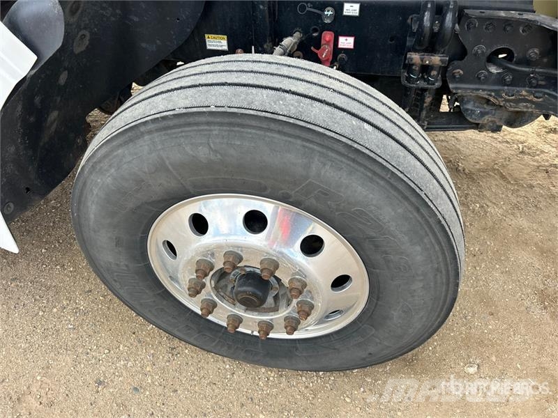 Freightliner SD122 6x4 T/A Sleeper Truck Tractor Тягачі