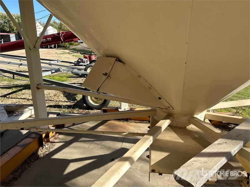 Friesen 1615CE +/- 115 ton 3 Ring Fertilizer Hopper Grain  Sonstige Ernte Verarbeitung und -lagerung