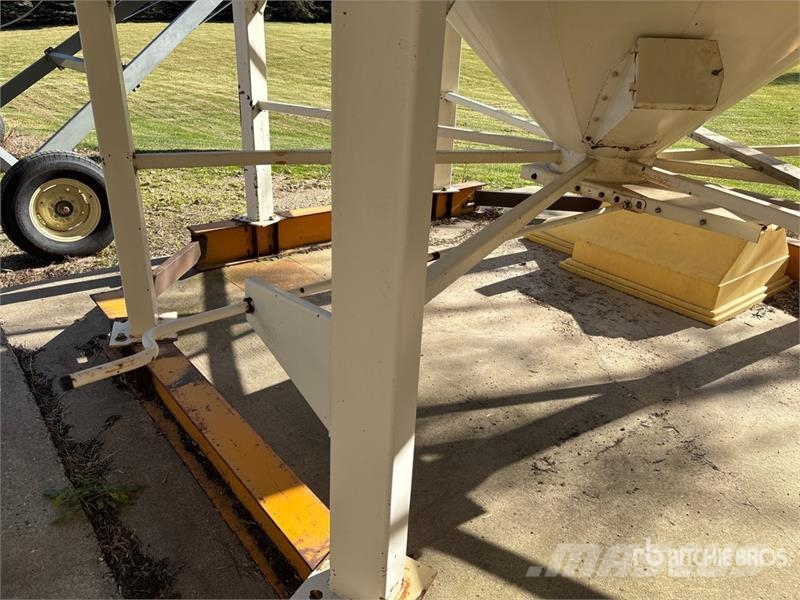 Friesen 1615CE +/- 115 ton 3 Ring Fertilizer Hopper Grain  Sonstige Ernte Verarbeitung und -lagerung