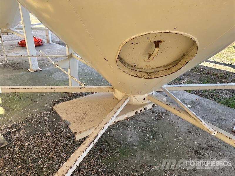 Friesen +/- 65 ton 2 Ring Fertilizer Hopper Grain Bin وحدات / آلات معالجة المحاصيل وتخزينها - أخرى