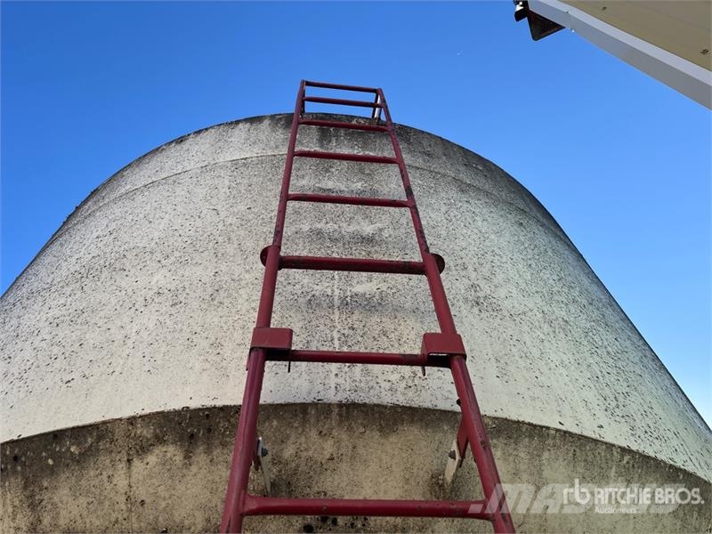 Friesen +/- 65 ton 2 Ring Fertilizer Hopper Grain Bin وحدات / آلات معالجة المحاصيل وتخزينها - أخرى