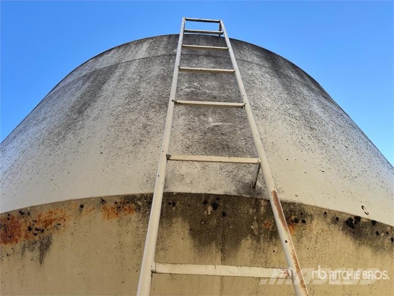 Friesen +/- 65 ton 2 Ring Fertilizer Hopper Grain Bin وحدات / آلات معالجة المحاصيل وتخزينها - أخرى