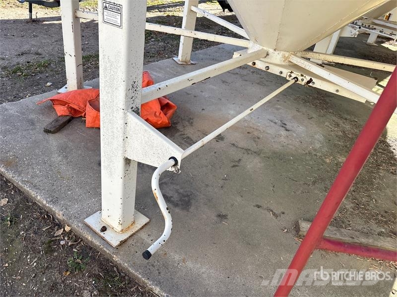 Friesen +/- 65 ton 2 Ring Fertilizer Hopper Grain Bin وحدات / آلات معالجة المحاصيل وتخزينها - أخرى