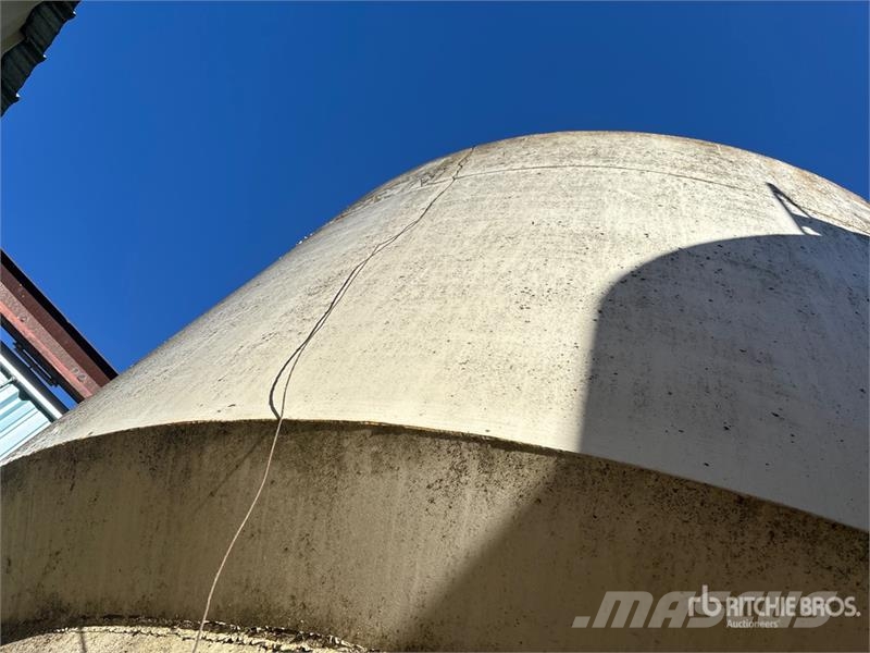 Friesen +/- 65 ton 2 Ring Fertilizer Hopper Grain Bin وحدات / آلات معالجة المحاصيل وتخزينها - أخرى