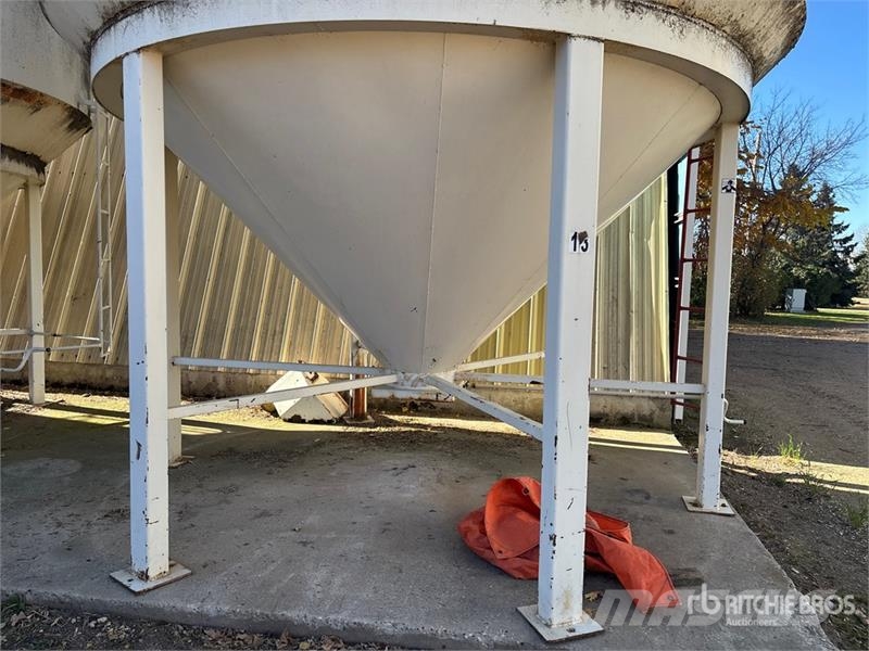 Friesen +/- 65 ton 2 Ring Fertilizer Hopper Grain Bin وحدات / آلات معالجة المحاصيل وتخزينها - أخرى