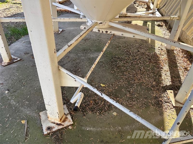 Friesen +/- 65 ton 2 Ring Fertilizer Hopper Grain Bin وحدات / آلات معالجة المحاصيل وتخزينها - أخرى