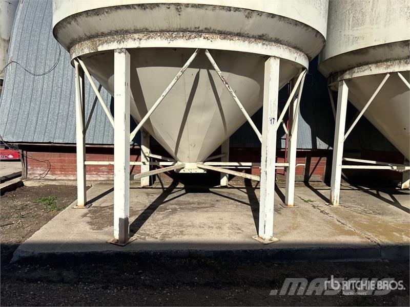 Friesen +/- 75 ton 3 Ring Fertilizer Hopper Grain Bin وحدات / آلات معالجة المحاصيل وتخزينها - أخرى