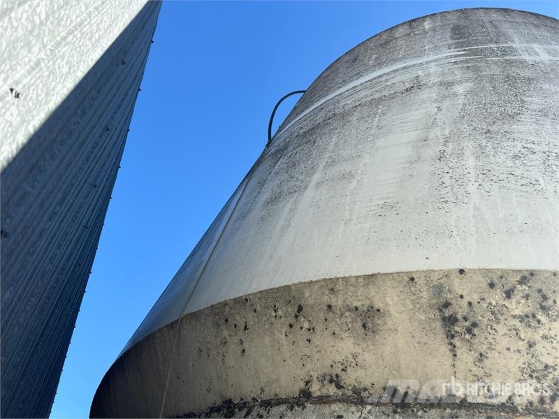Friesen +/- 75 ton 3 Ring Fertilizer Hopper Grain Bin وحدات / آلات معالجة المحاصيل وتخزينها - أخرى