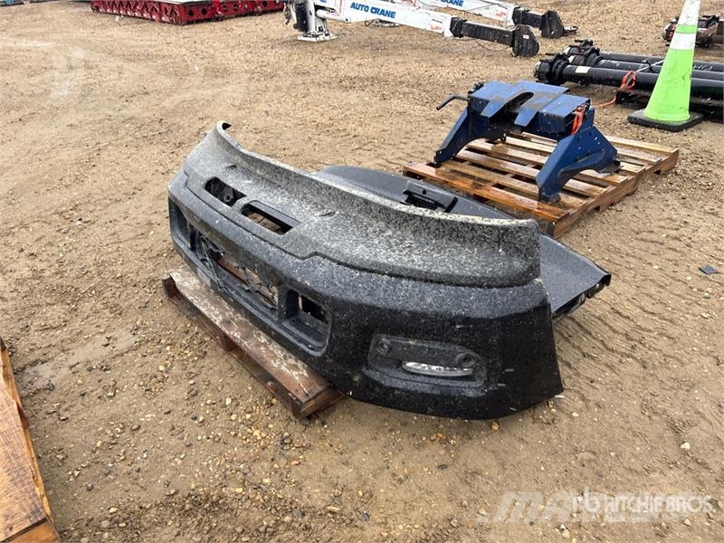  Front Bumper and Tailgate to fit 2021 Ram 3500 مكونات أخرى