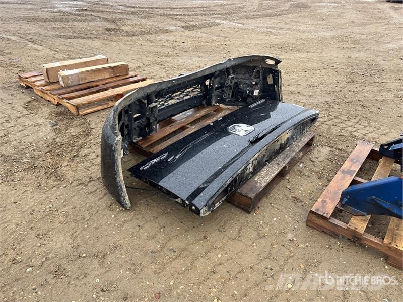  Front Bumper and Tailgate to fit 2021 Ram 3500 مكونات أخرى