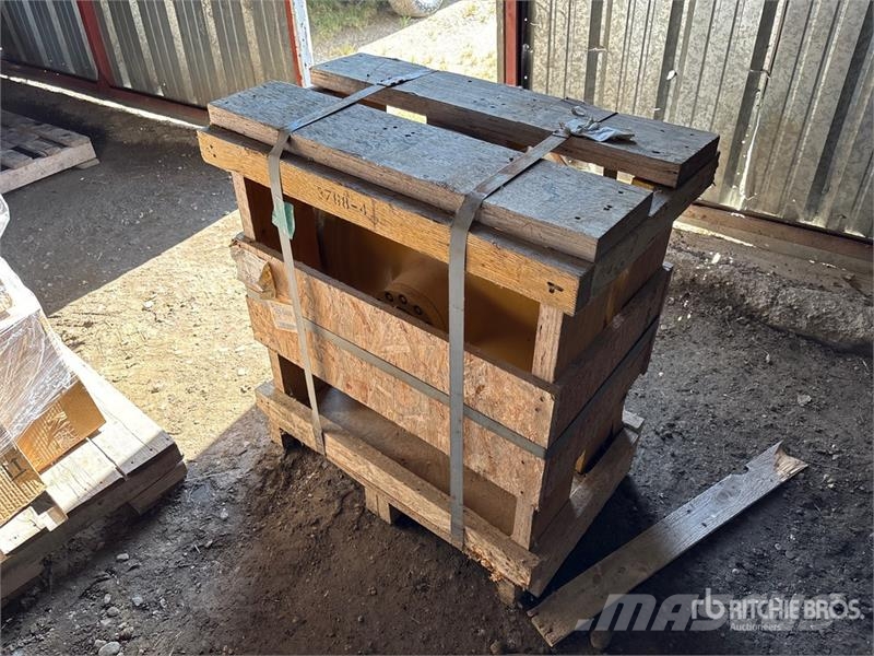 Front Track Idler (Unused) - Fits Cat D8T Ďalšie komponenty