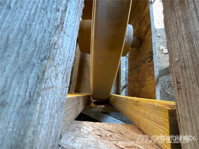 Front Track Idler (Unused) - Fits Cat D8T Ďalšie komponenty