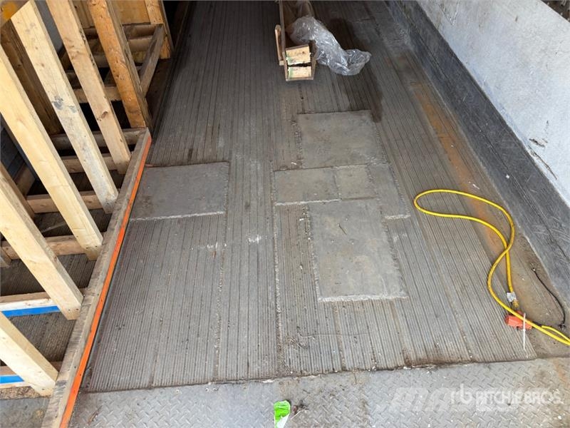 Fruehauf 46 ft x 102 in T/A Tool Crib Van Trailer Прицепы-фургоны