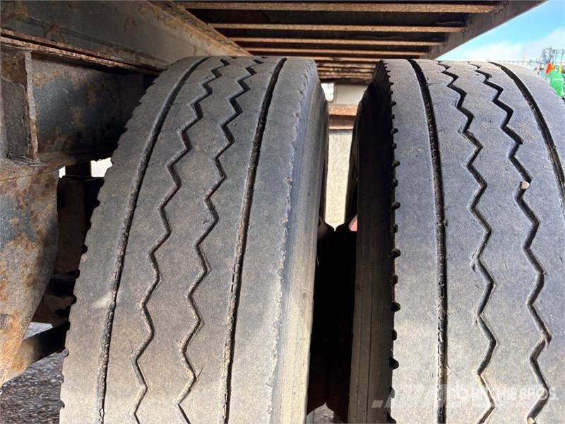 Fruehauf 48 ft x 102 in T/A Van Trailer Umpikoriperävaunut