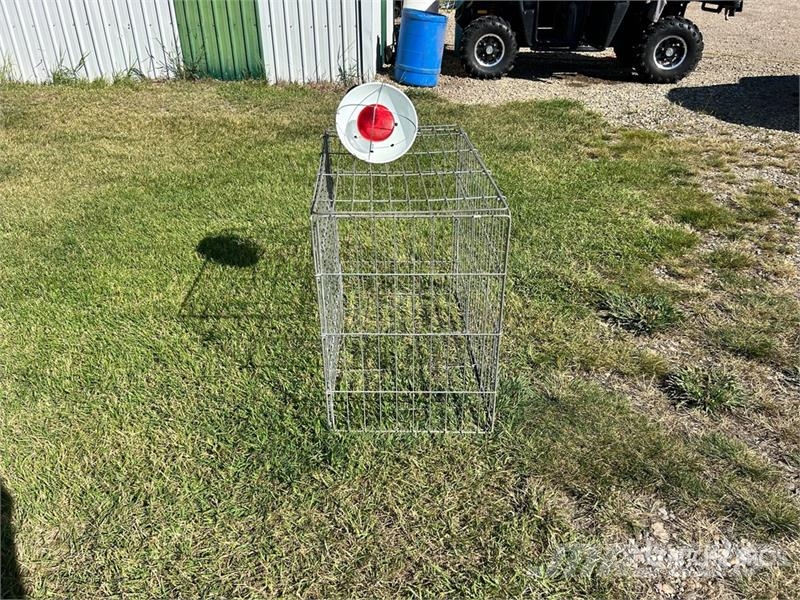 Galvanized Wire Rabbit Cage with Heat Lamp Drugi deli