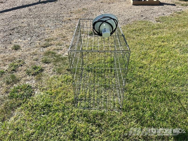 Galvanized Wire Rabbit Cage with Heat Lamp Drugi deli