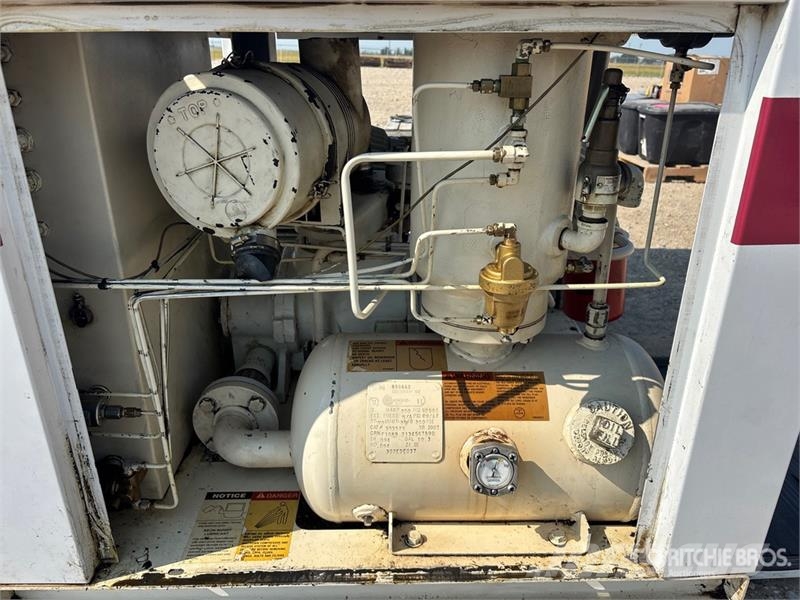 Gardner-Denver EDE99M 10.3 gal Air Compressor Compressors