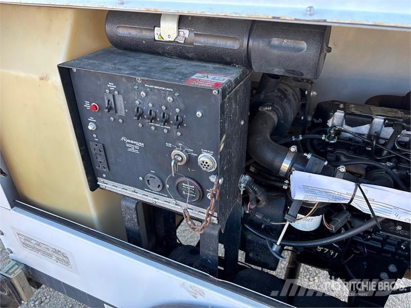 Generac MLT3060M 6 kW Light Tower Освітлювальні вежі