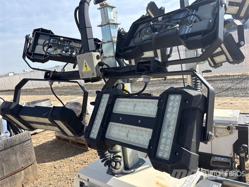 Generac of (3) Generac PLT240-0007 2.4 kW Electric Light T Lichtmasten