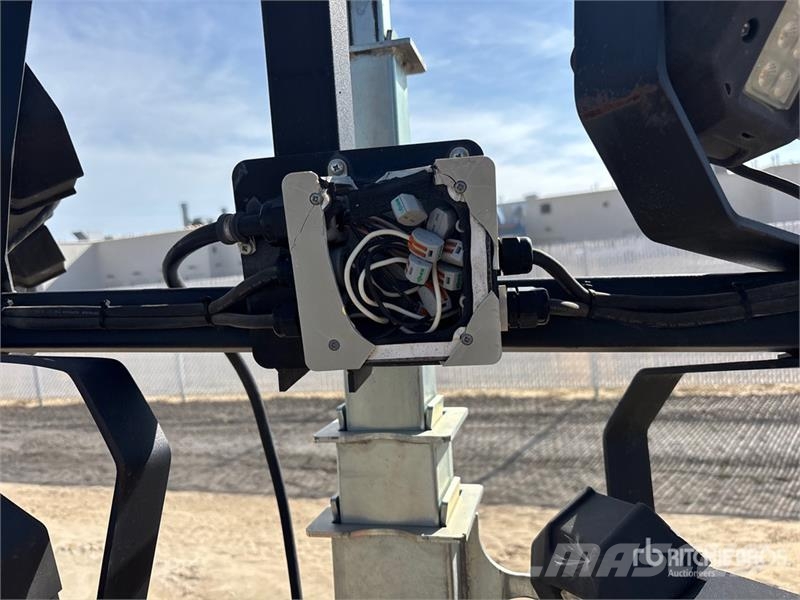 Generac of (3) Generac PLT240-0007 2.4 kW Electric Light T Lichtmasten