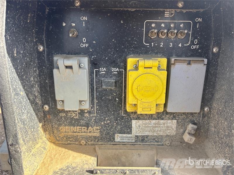 Generac of (3) Generac PLT240-0007 2.4 kW Electric Light T Lichtmasten