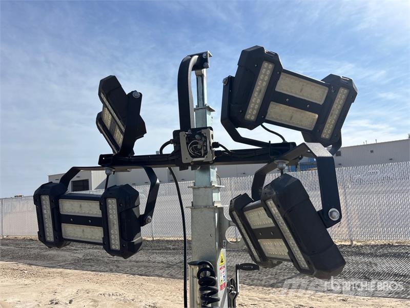 Generac of (3) Generac PLT240-0007 2.4 kW Electric Light T Lichtmasten