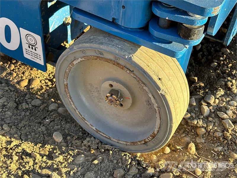 Genie GR20 Vertical Mast Lift Vertical mast lifts