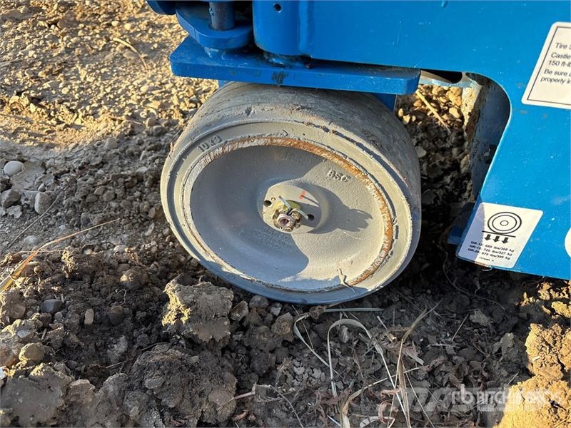 Genie GR20 Vertical Mast Lift Vertical mast lifts