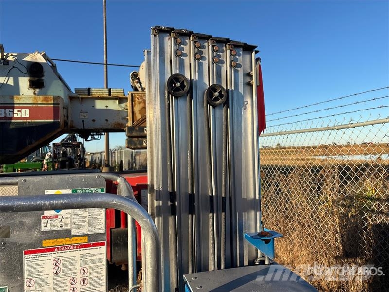 Genie GR20 Vertical Mast Lift Vertical mast lifts