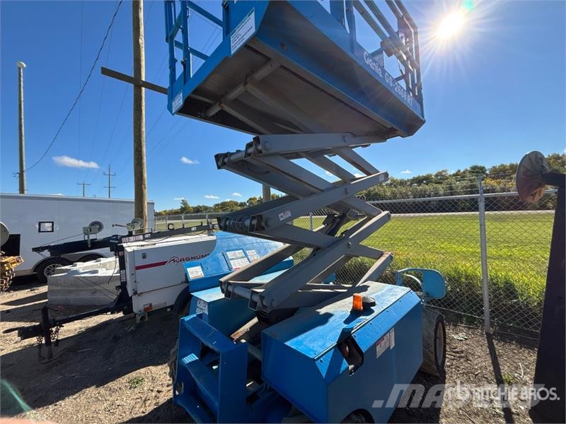 Genie GS-2668 4x4 Dual Fuel Scissor Lift Scheren-Arbeitsbühnen