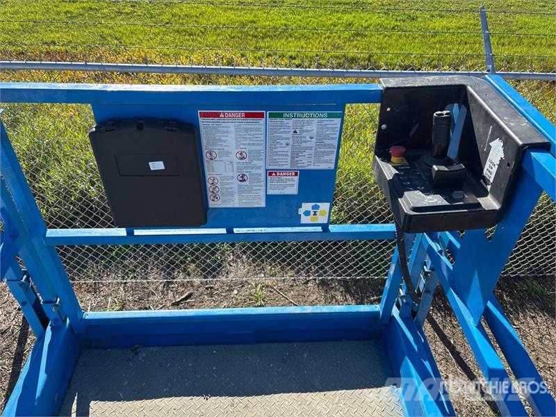 Genie GS-2668 4x4 Dual Fuel Scissor Lift Scheren-Arbeitsbühnen
