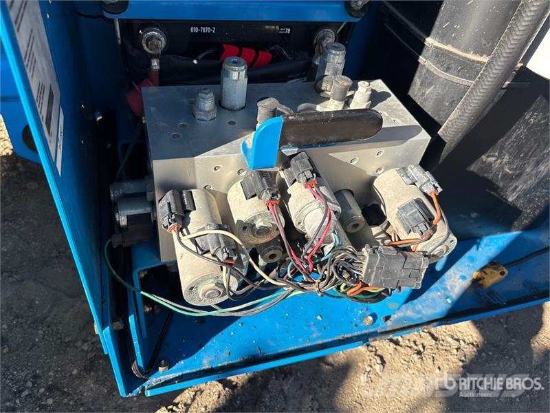 Genie GS-2668 4x4 Dual Fuel Scissor Lift رافعات مقصية الشكل