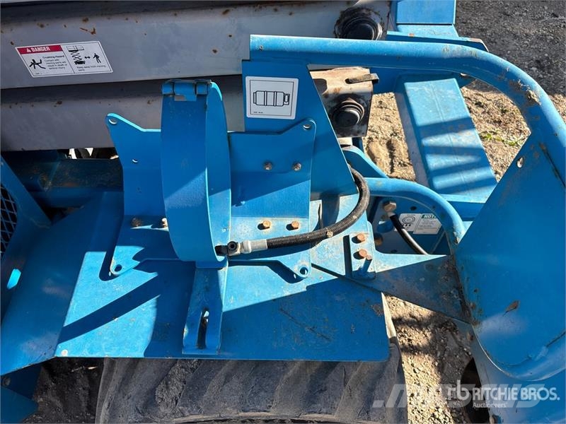 Genie GS-2668 4x4 Dual Fuel Scissor Lift رافعات مقصية الشكل