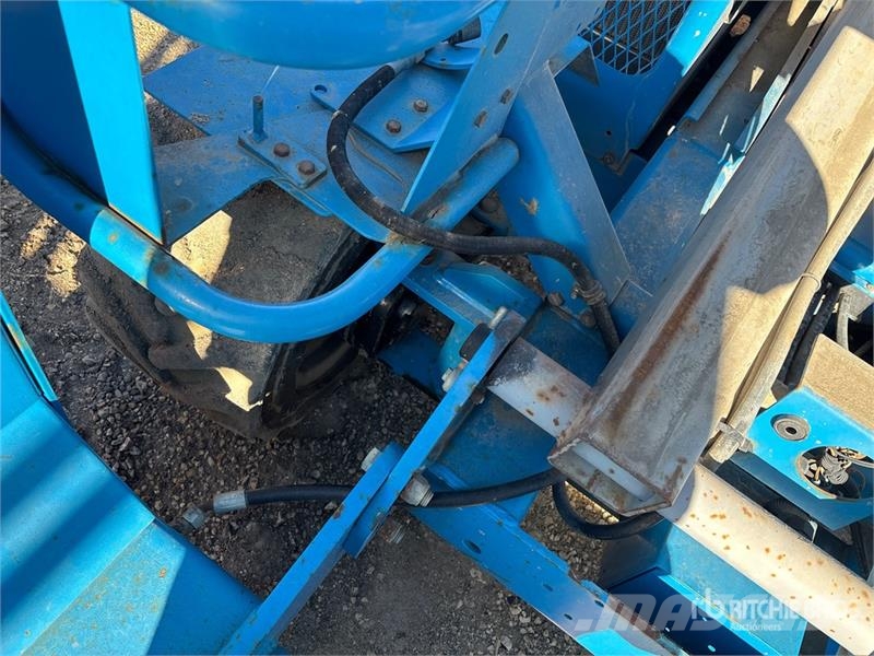 Genie GS-2668 4x4 Dual Fuel Scissor Lift رافعات مقصية الشكل