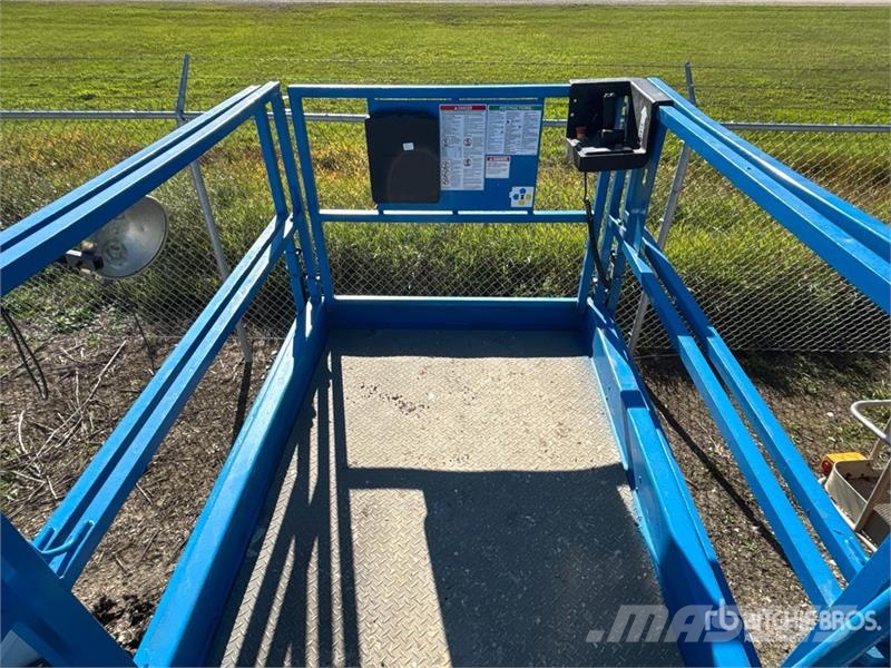 Genie GS-2668 4x4 Dual Fuel Scissor Lift Scheren-Arbeitsbühnen