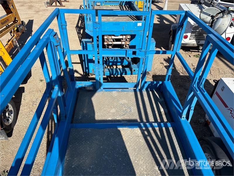 Genie GS-2668 4x4 Dual Fuel Scissor Lift Scheren-Arbeitsbühnen