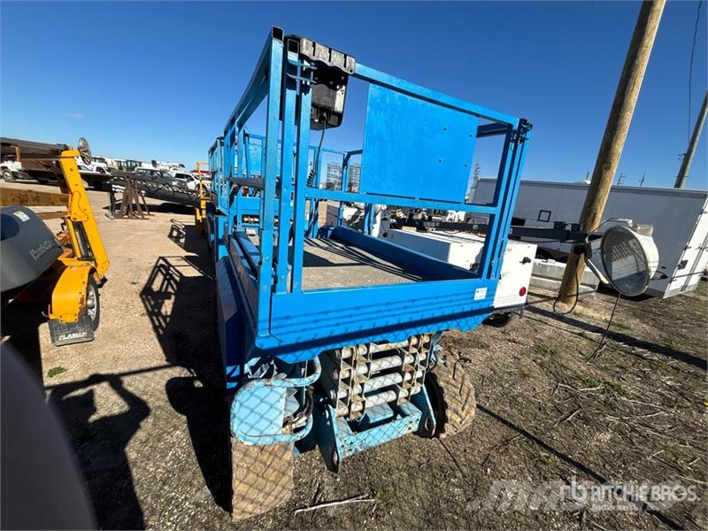 Genie GS-2668 4x4 Dual Fuel Scissor Lift Scheren-Arbeitsbühnen