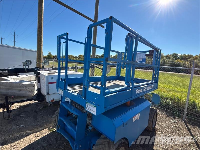 Genie GS-2668 4x4 Dual Fuel Scissor Lift Scheren-Arbeitsbühnen