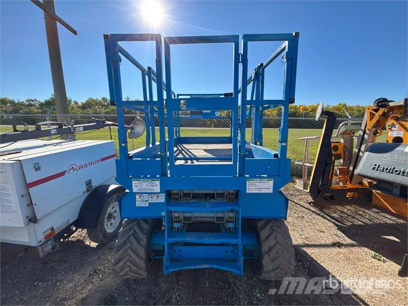 Genie GS-2668 4x4 Dual Fuel Scissor Lift Scheren-Arbeitsbühnen