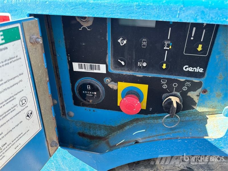 Genie GS-2668 4x4 Dual Fuel Scissor Lift Scheren-Arbeitsbühnen