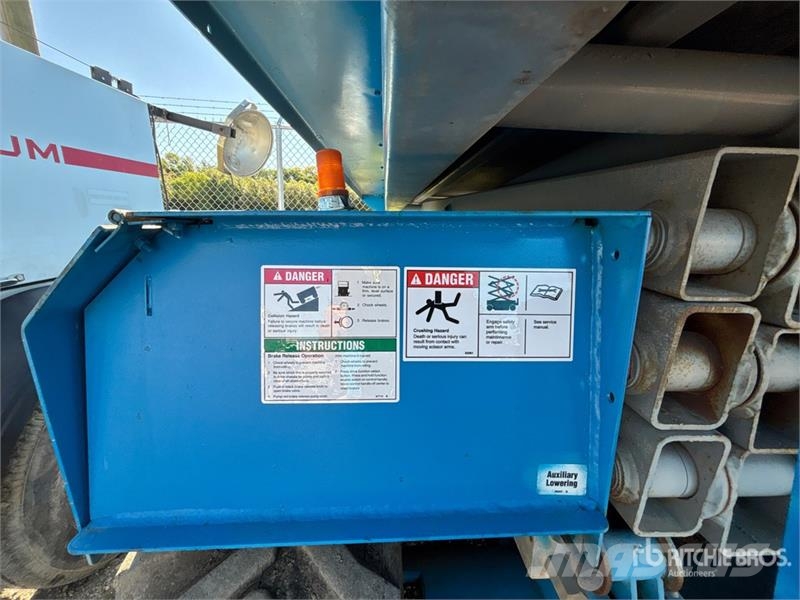 Genie GS-2668 4x4 Dual Fuel Scissor Lift Scheren-Arbeitsbühnen