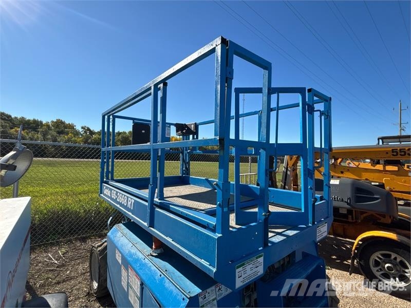 Genie GS-2668 4x4 Dual Fuel Scissor Lift Scheren-Arbeitsbühnen