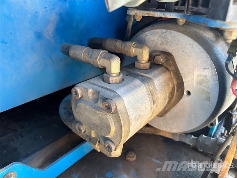 Genie GS-2668 4x4 Dual Fuel Scissor Lift Scheren-Arbeitsbühnen