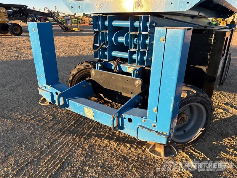 Genie GS-3369RT رافعات مقصية الشكل