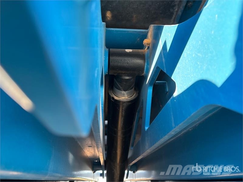 Genie GS-3369RT رافعات مقصية الشكل