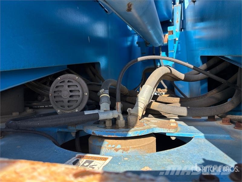Genie S60 4WD Dual Fuel Telescopic Boom Lift (Inoperable Nacelles télescopiques