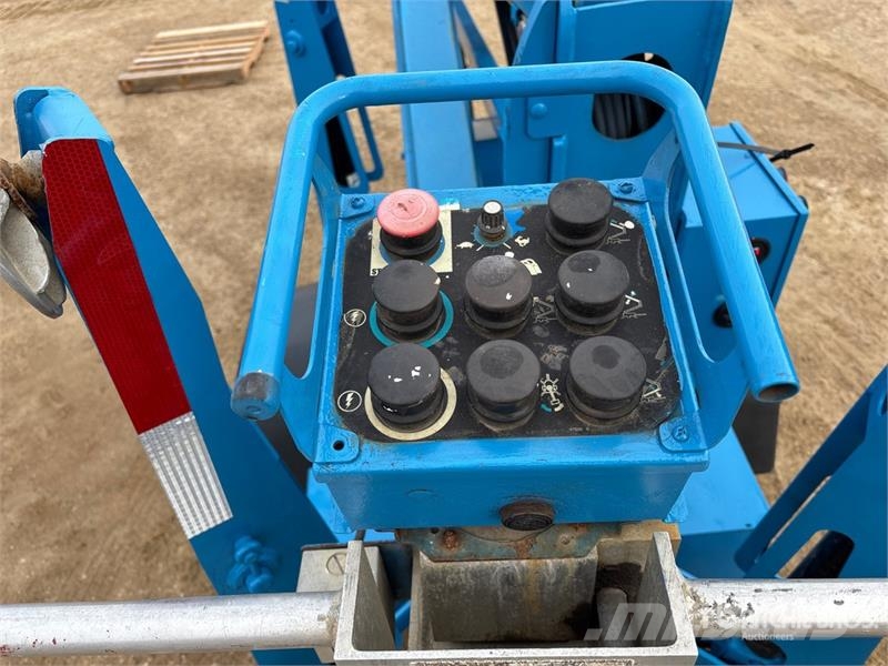 Genie TZ-34 Towable Lift Pótkocsira szerelt emelők és állványok