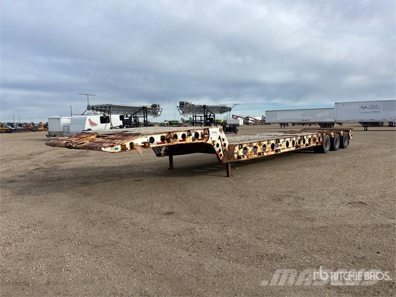  Gerrys 34 ft Tri/A Folding Neck Trailer لوادر منخفضة