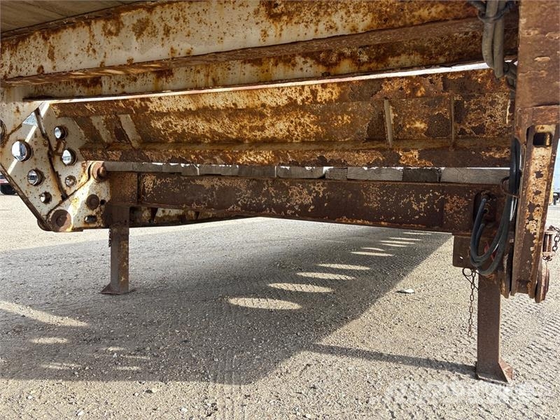  Gerrys 34 ft Tri/A Folding Neck Trailer لوادر منخفضة